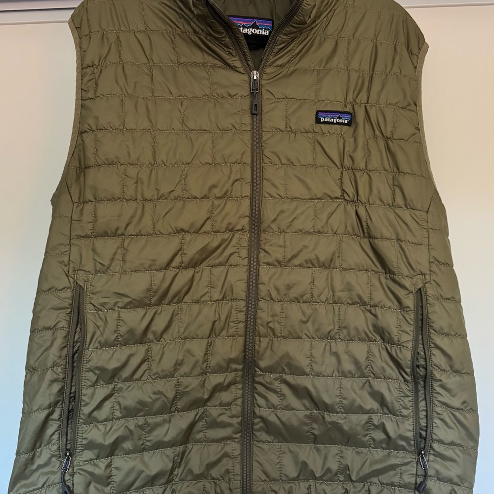 Patagonia Men's Puffer Vest in Green